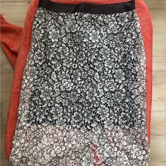 Express Black and White Floral Pencil Skirt - Picture 1 of 2